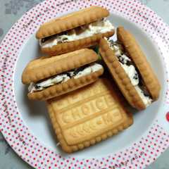 รูปของ クリームチーズとレーズンのサンド