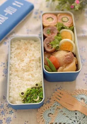 【キャラ弁】シソの実のカエル弁当-レシピのメイン写真