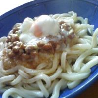 基本からアレンジまで！思わずつくりたくなる「納豆 温玉 うどん