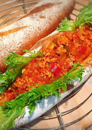フランスパンでスパイシーチリドッグ-レシピのメイン写真
