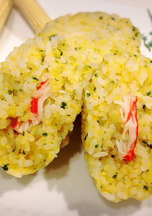レンジで簡単♬カニカマチャーハンおにぎり-レシピのメイン写真