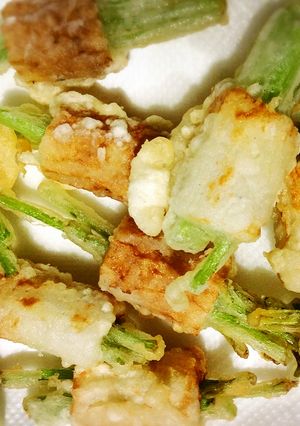サラダの余りで♩春菊の茎とちくわの天ぷら-レシピのメイン写真