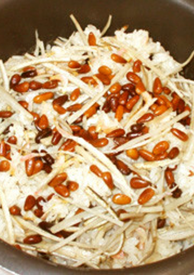 松の実とゴボウの炊き込みご飯-レシピのメイン写真