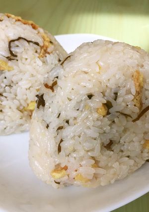 ☆塩昆布とイカフライおにぎり-レシピのメイン写真