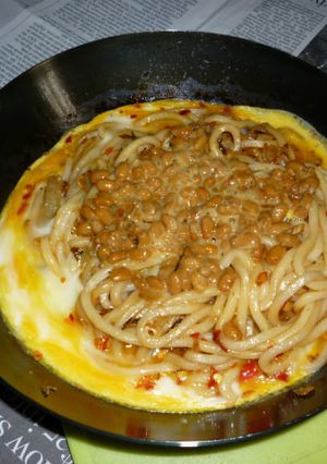 鉄パンで納豆卵とじの焼きうどん-レシピのメイン写真