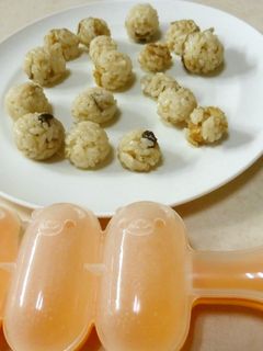 ふりふりおにぎり型で簡単まんまるおにぎり-レシピのメイン写真
