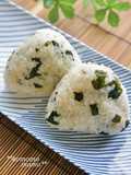 しらすとワカメのオイルおにぎり(ごま油)