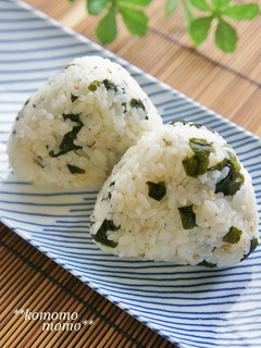 しらすとワカメのオイルおにぎり(ごま油)-レシピのメイン写真