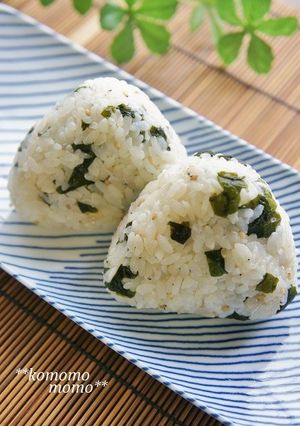 しらすとワカメのオイルおにぎり(ごま油)-レシピのメイン写真