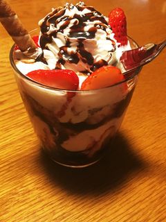 家のグラスでいちごパフェ♡-レシピのメイン写真