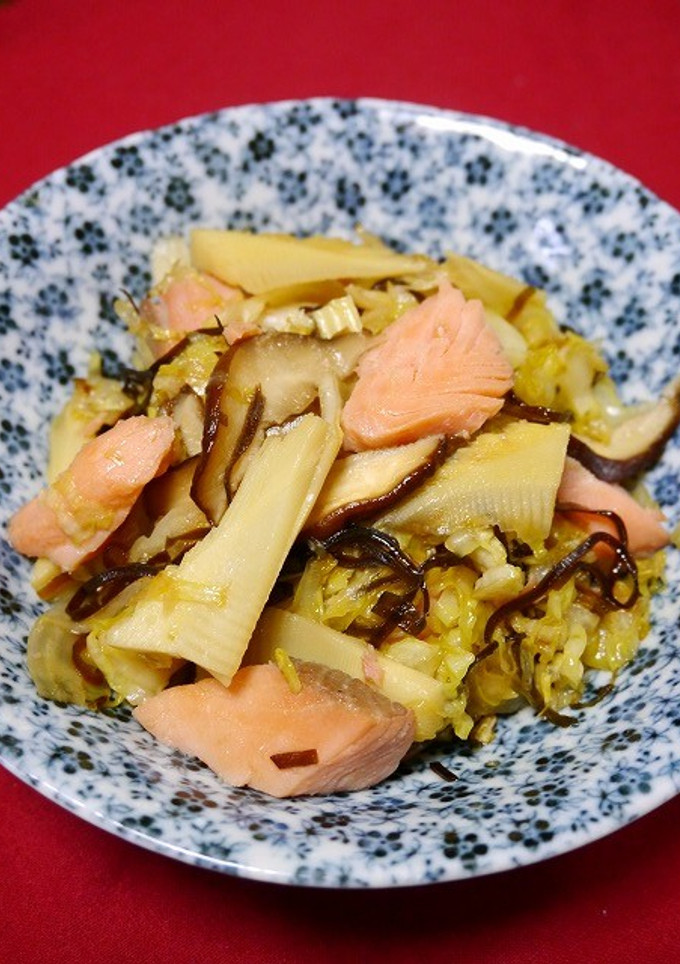 簡単！筍と春キャベツと鮭の塩昆布炒め-レシピのメイン写真