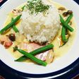 鮭の西京漬けとベーコンのクリーム煮逆丼
