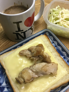 鶏肉の照り焼きをのせたチーズトースト-レシピのメイン写真