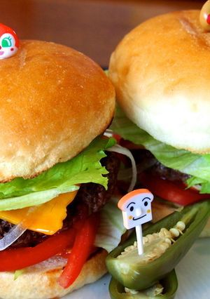 鹿角短角牛の熟成肩肉で本格ハンバーガー-レシピのメイン写真