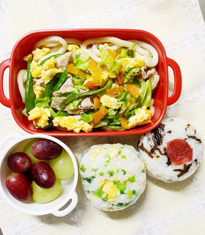 2/18焼きうどんとおにぎり弁当-レシピのメイン写真