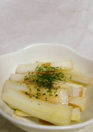 まるごとウドの深煎りごまドレッシング和え-レシピのメイン写真