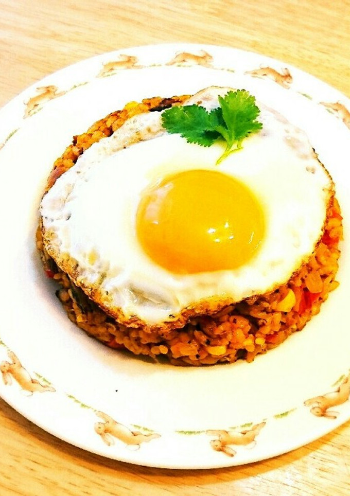 さんま蒲焼き缶詰で☆ちょっと洋風な炒飯-レシピのメイン写真