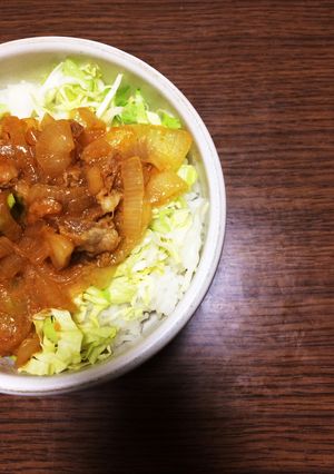 ご飯がススム☆カレー風味の洋風生姜焼き丼-レシピのメイン写真