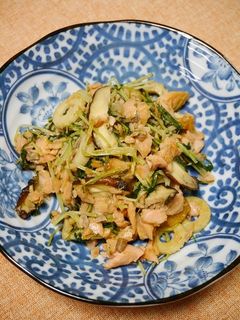 簡単!鮭と水菜の味噌マヨ炒め-レシピのメイン写真