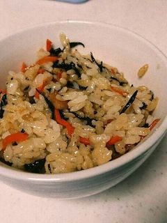 簡単・おいしいひじきの混ぜご飯-レシピのメイン写真