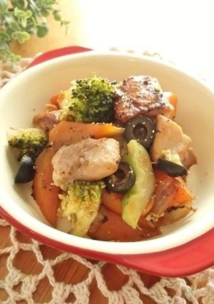 鶏肉と人参とオリーブの塩味蒸し焼き-レシピのメイン写真