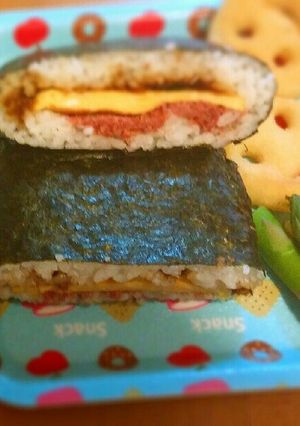 お弁当に！コンビーフと卵焼きのおにぎらず-レシピのメイン写真