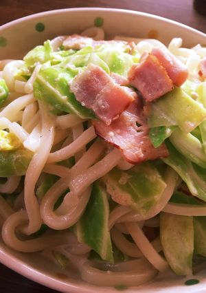 ベーコンとキャベツのクリームうどん-レシピのメイン写真