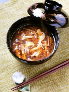 きのこの旨みがギュッと!きのこの赤だし-レシピのメイン写真