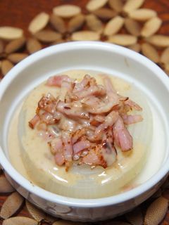 まるごと新玉ねぎとベーコンの温サラダ-レシピのメイン写真