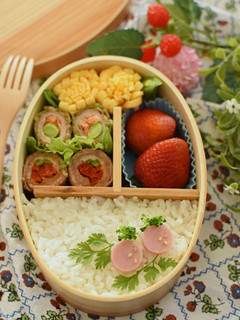 【キャラ弁】魚肉ソーセージのイチゴ弁当-レシピのメイン写真