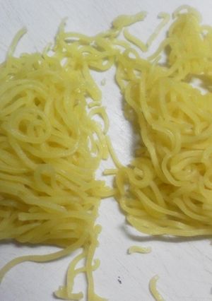 焼きそばの麺は半分に切ってから！-レシピのメイン写真