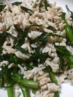 春菊と鶏挽き肉の炒め物-レシピのメイン写真