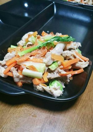 簡単☆豚肉とブロッコリーの粉チーズ炒め-レシピのメイン写真