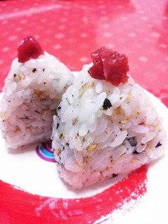 梅干しとおかかふりかけ&天かすのおにぎり-レシピのメイン写真