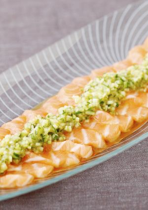 サーモンのきゅうりにんにくソース-レシピのメイン写真