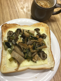 なめたけと大根葉のチーズトースト-レシピのメイン写真