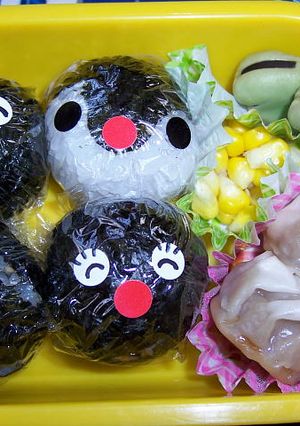 幼稚園のお弁当（ピングーにぎり）-レシピのメイン写真