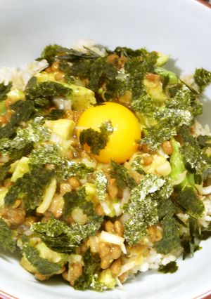 ５種類の薬味入り納豆ご飯をワサビ醤油で！-レシピのメイン写真