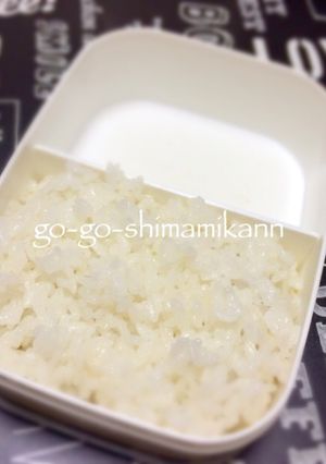 お弁当の蓋につかないふりかけのかけ方-レシピのメイン写真