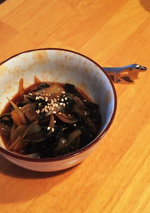 新玉ねぎとわかめの梅醤油-レシピのメイン写真