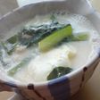 豆乳入り落とし卵の小松菜お味噌汁