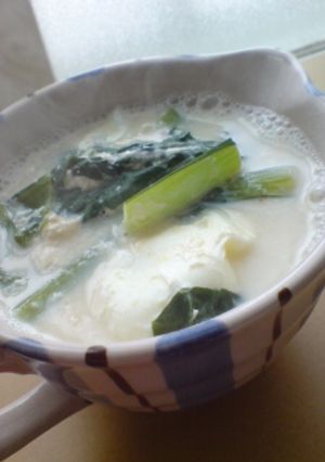 豆乳入り落とし卵の小松菜お味噌汁-レシピのメイン写真
