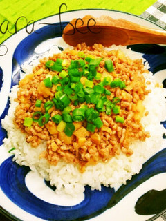 調味料オール1♡簡単甘辛たけのこそぼろ丼-レシピのメイン写真