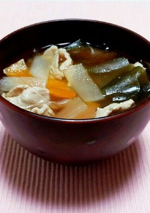 〖ヘルシー☆昆布が美味しい豚汁〗-レシピのメイン写真