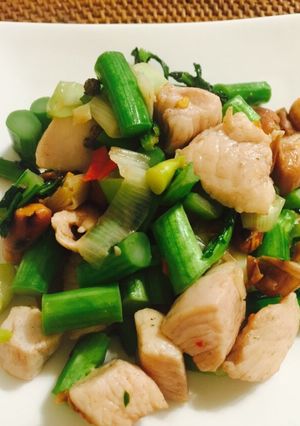 ビールにあう！鶏胸肉とナッツのピリ辛炒め-レシピのメイン写真