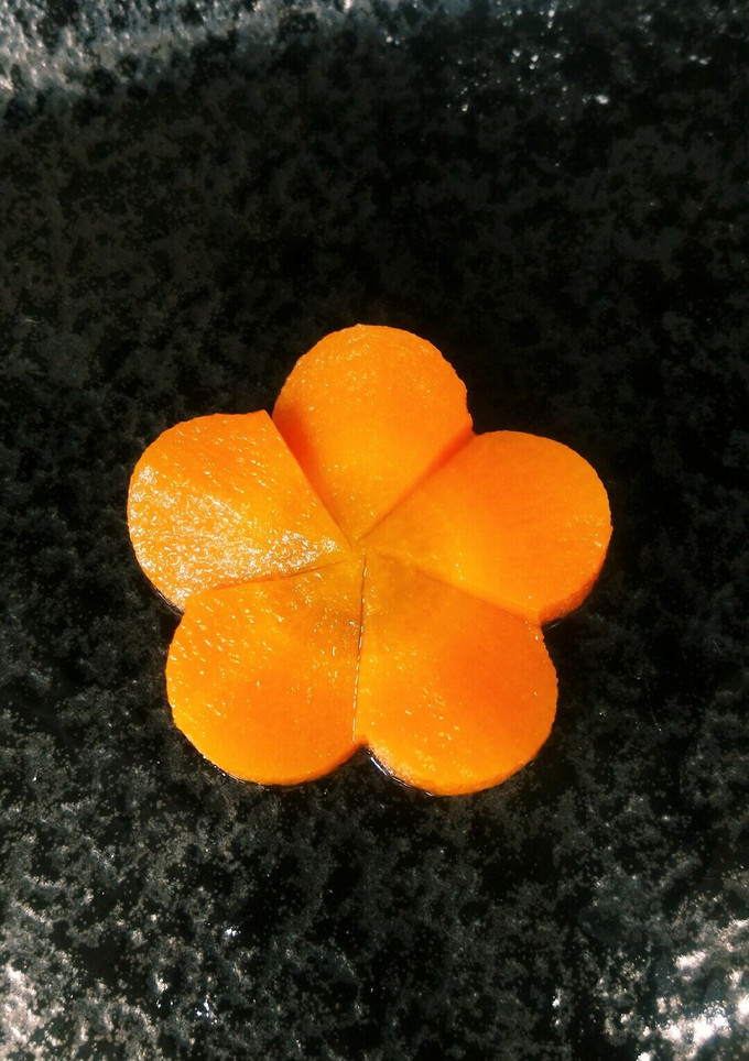 梅2枚分♪レンジでねじり梅人参の白だし煮-レシピのメイン写真