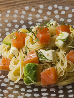 スモークサーモンとアボカドの冷製パスタ-レシピのメイン写真