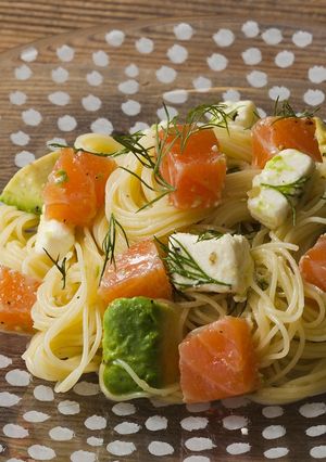 スモークサーモンとアボカドの冷製パスタ-レシピのメイン写真
