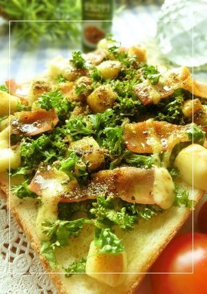 刻みパセリ×ベーコンのSPICYトースト-レシピのメイン写真