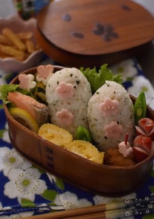 【キャラ弁】桜のスティックおにぎり弁当-レシピのメイン写真